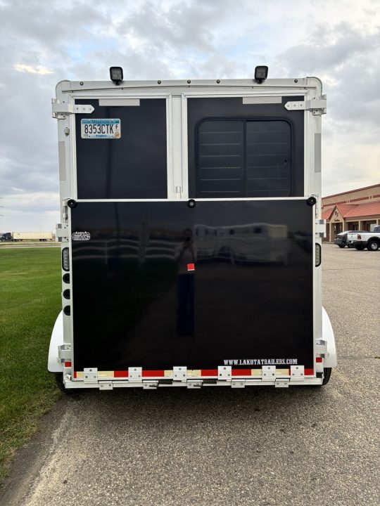 Used 2018 Lakota 2H 7'LQ Horse Trailer