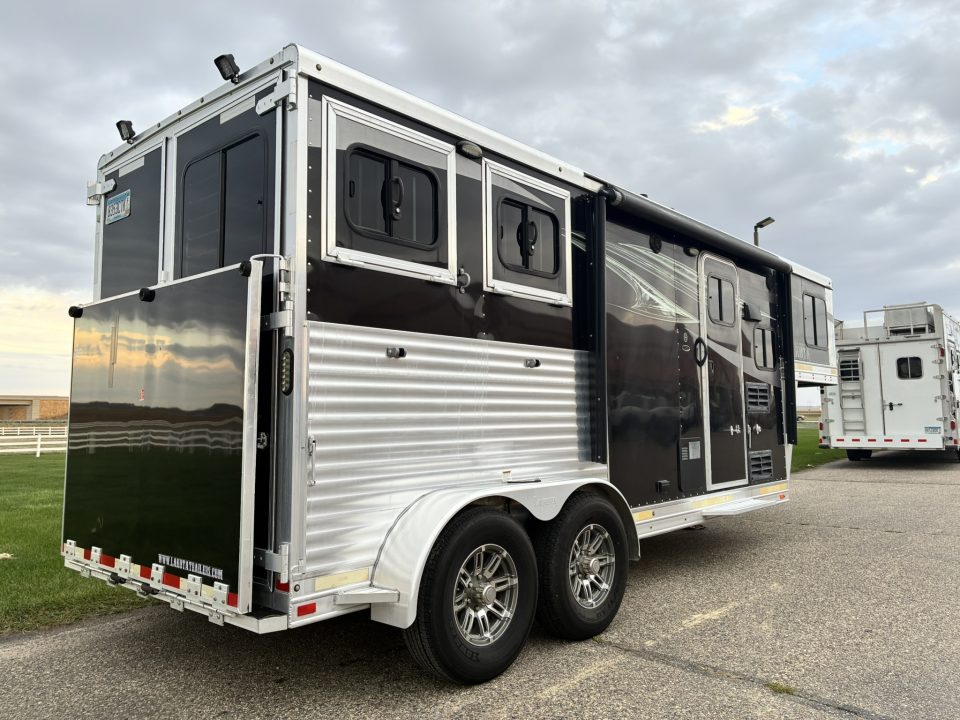Used 2018 Lakota 2H 7'LQ Horse Trailer