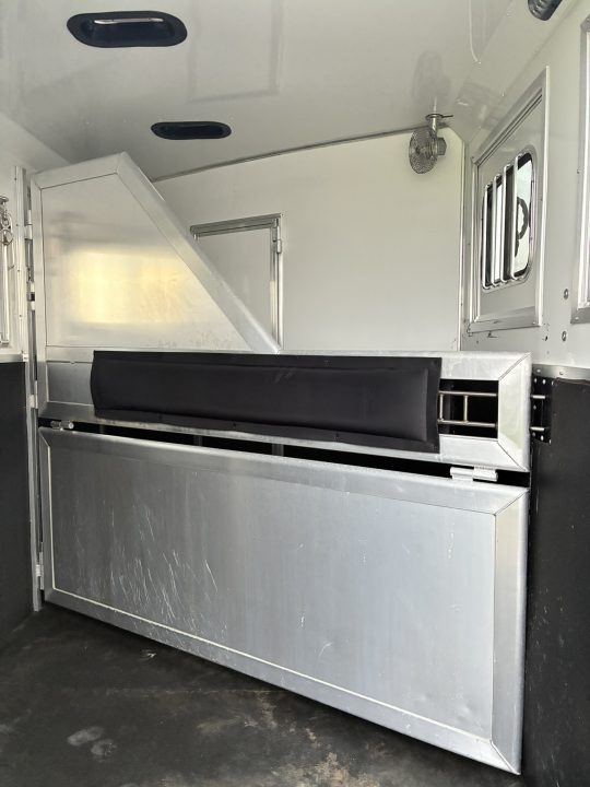 Used 2018 Lakota 2H 7'LQ Horse Trailer