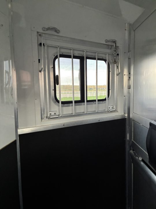 Used 2018 Lakota 2H 7'LQ Horse Trailer
