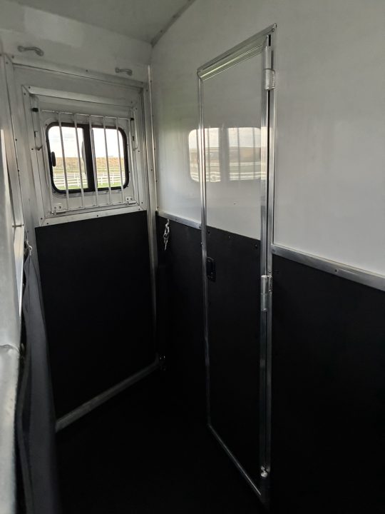Used 2018 Lakota 2H 7'LQ Horse Trailer