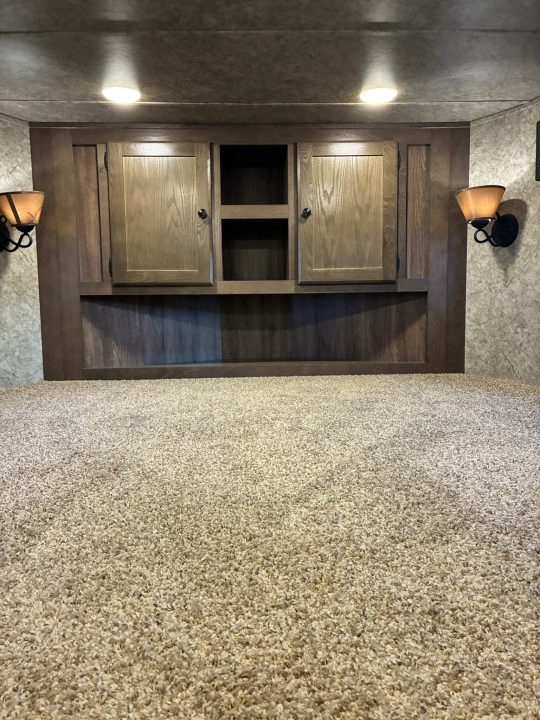 Used 2018 Lakota 2H 7'LQ Horse Trailer