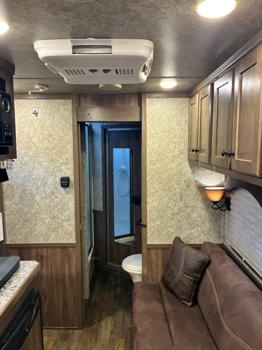 Used 2018 Lakota 2H 7'LQ Horse Trailer