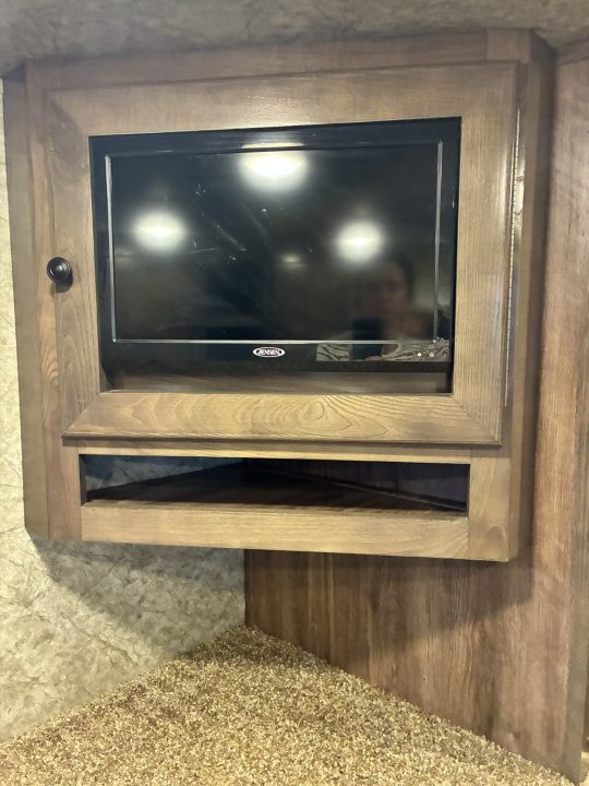 Used 2018 Lakota 2H 7'LQ Horse Trailer