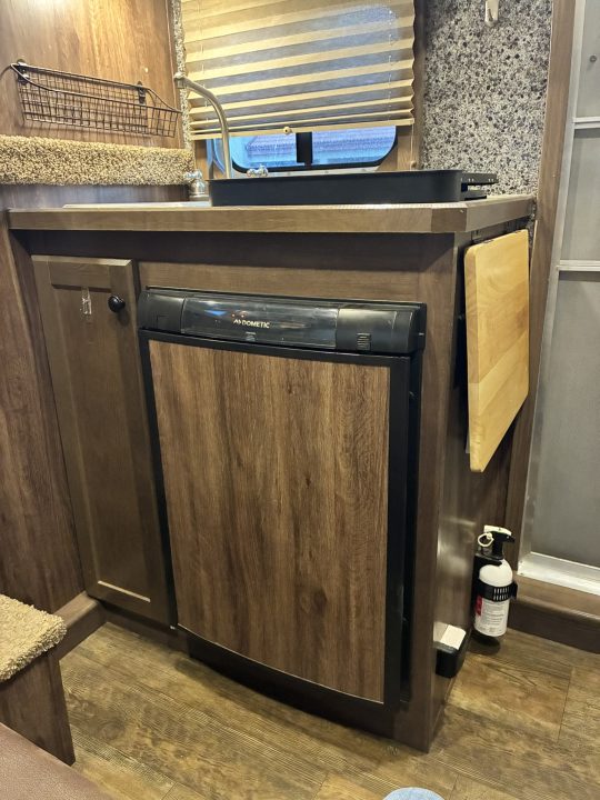 Used 2018 Lakota 2H 7'LQ Horse Trailer