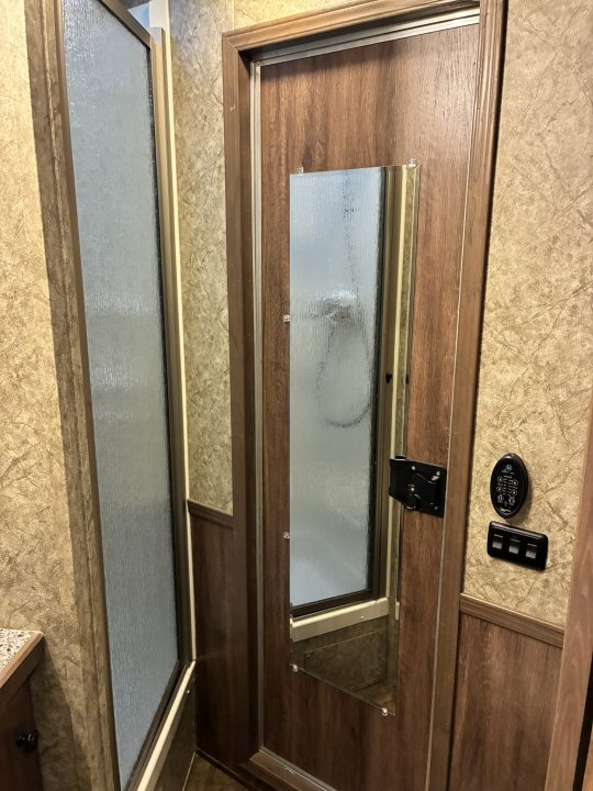 Used 2018 Lakota 2H 7'LQ Horse Trailer