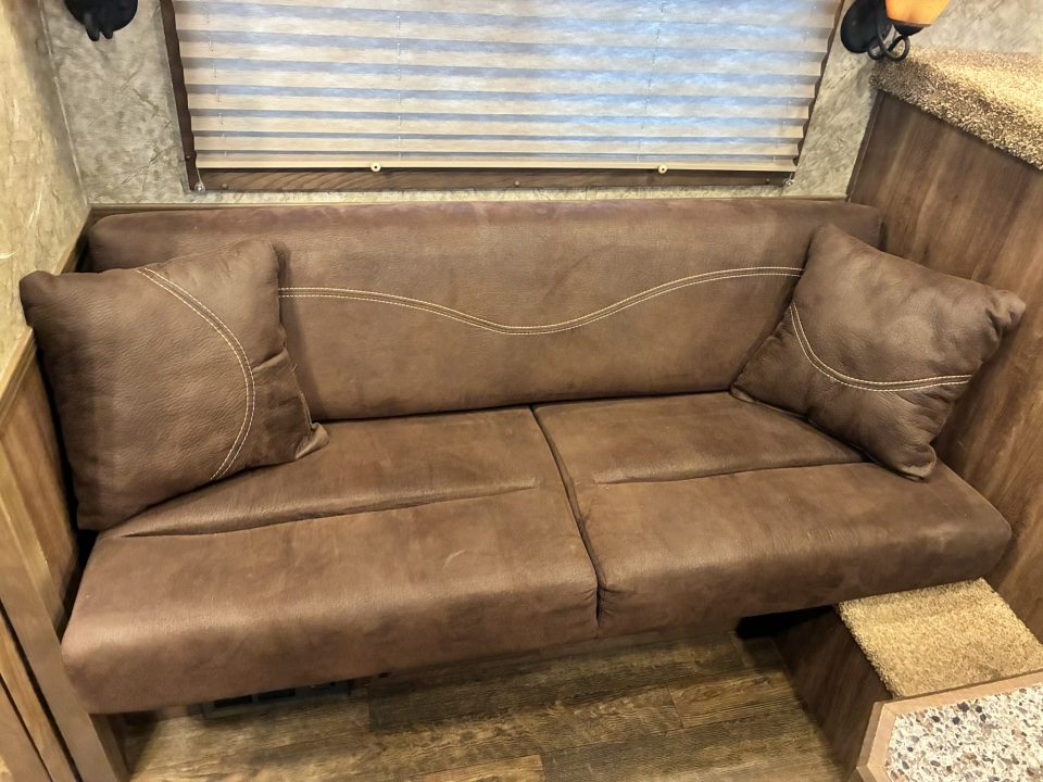 Used 2018 Lakota 2H 7'LQ Horse Trailer
