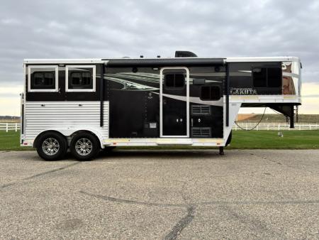 Used 2018 Lakota 2H 7'LQ Horse Trailer