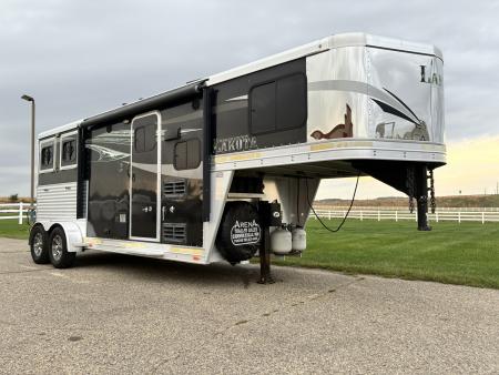 Used 2018 Lakota 2H 7'LQ Horse Trailer