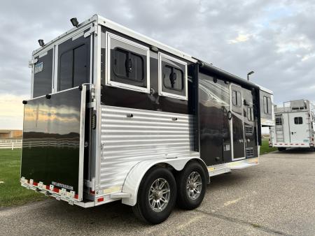 Used 2018 Lakota 2H 7'LQ Horse Trailer