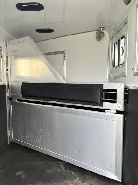 Used 2018 Lakota 2H 7'LQ Horse Trailer