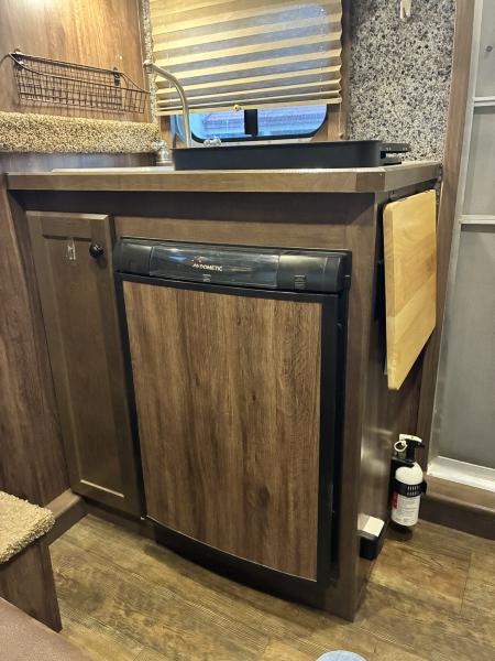 Used 2018 Lakota 2H 7'LQ Horse Trailer