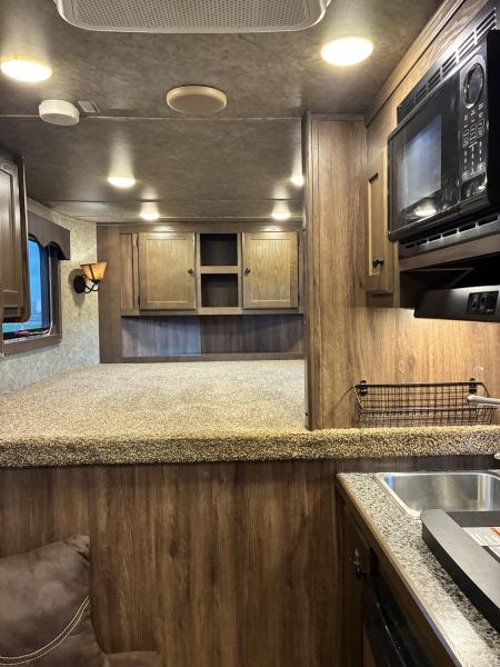 Used 2018 Lakota 2H 7'LQ Horse Trailer