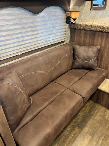 Used 2018 Lakota 2H 7'LQ Horse Trailer