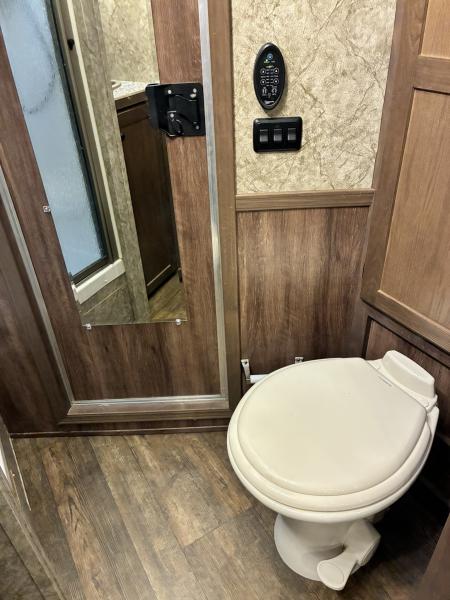 Used 2018 Lakota 2H 7'LQ Horse Trailer