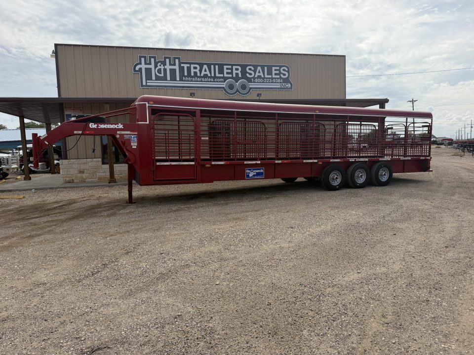 Used 2015 Gooseneck Trailer MFG 32X6'8" Stock / Stock Combo Trailer