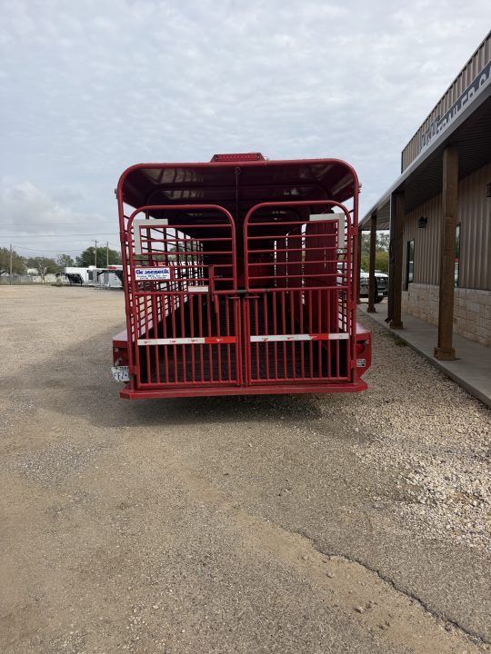 Used 2015 Gooseneck Trailer MFG 32X6'8" Stock / Stock Combo Trailer