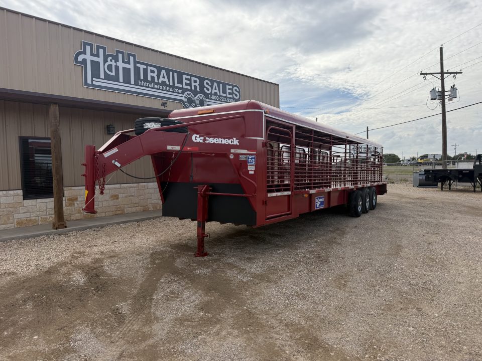 Used 2015 Gooseneck Trailer MFG 32X6'8" Stock / Stock Combo Trailer