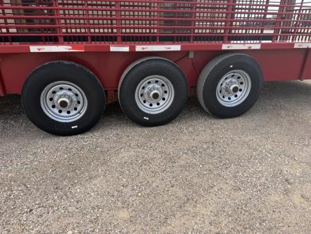 Used 2015 Gooseneck Trailer MFG 32X6'8" Stock / Stock Combo Trailer