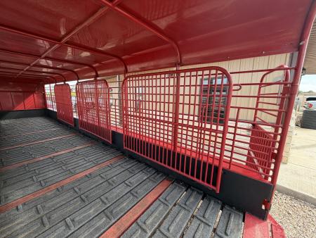 Used 2015 Gooseneck Trailer MFG 32X6'8" Stock / Stock Combo Trailer