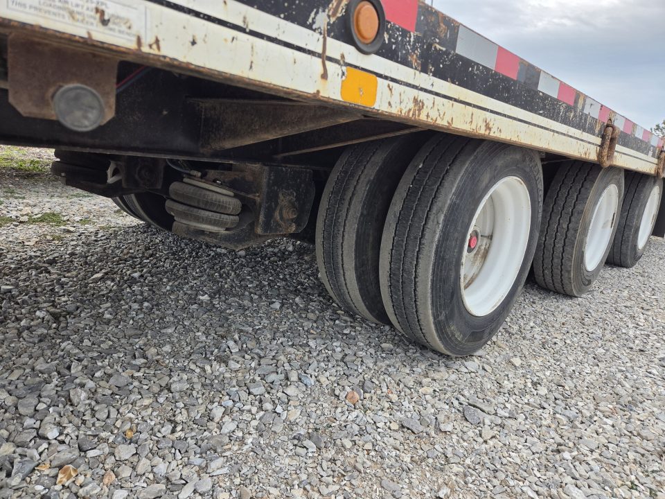 Used 2008 Eager Beaver 102X30 TRIPLE PINTLE W/3-22.5K AIR BRAKE AXLES OAK FLOOR 6'DOVE FLIPOVER RAMPS & AIR LIFT FRONT AXLE