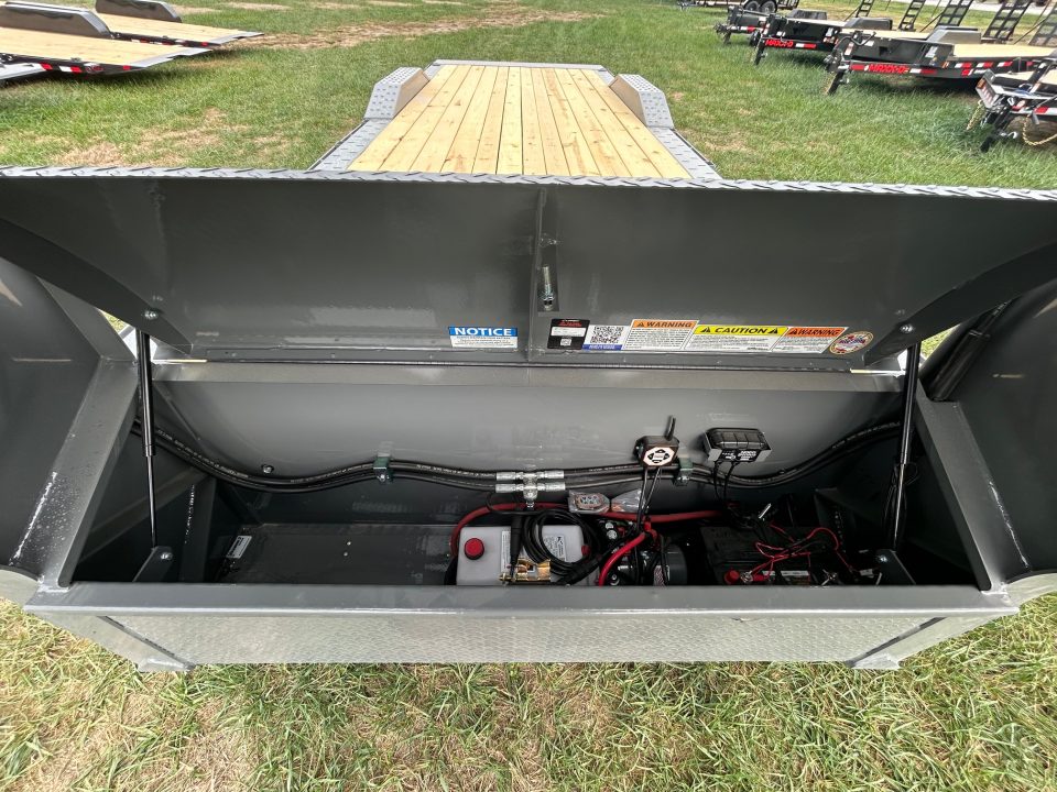 New 2027 Diamond C 102x24 Tandem 23K GN Pro Tilt w/ Hydraulic Jacks, Drive Over Fenders, & 6' Stationary Deck