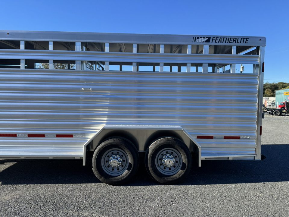 2027 Featherlite 8127-7 photo 4