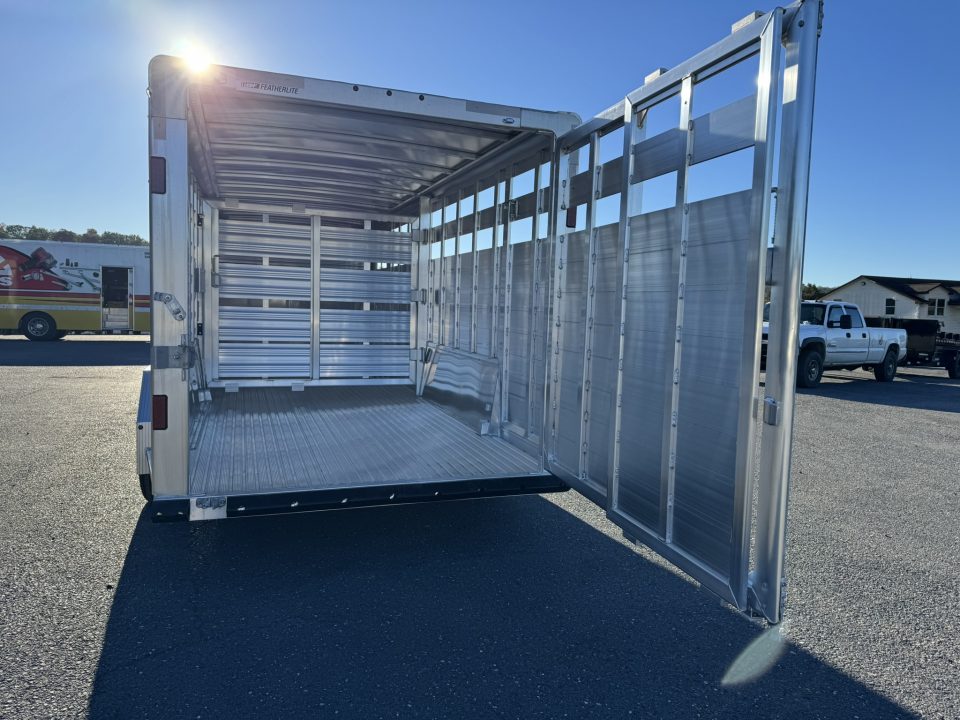 2027 Featherlite 8127-7 photo 7