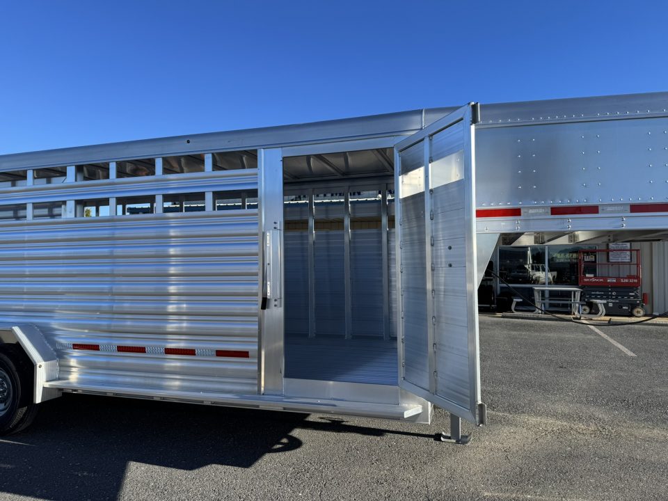 2027 Featherlite 8127-7 photo 3