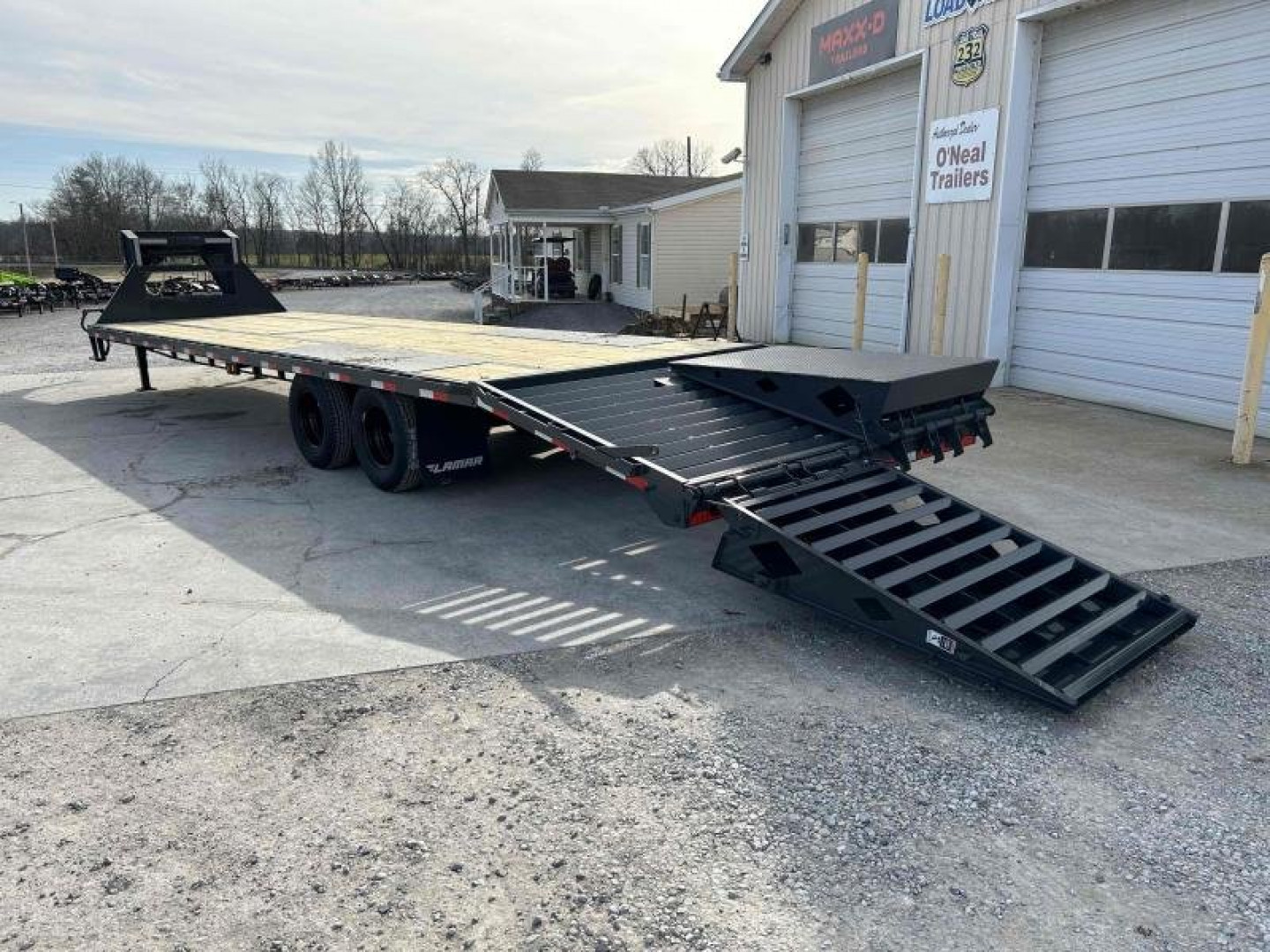 New 2024 Lamar 102" x 32' 22k Gooseneck Trailer