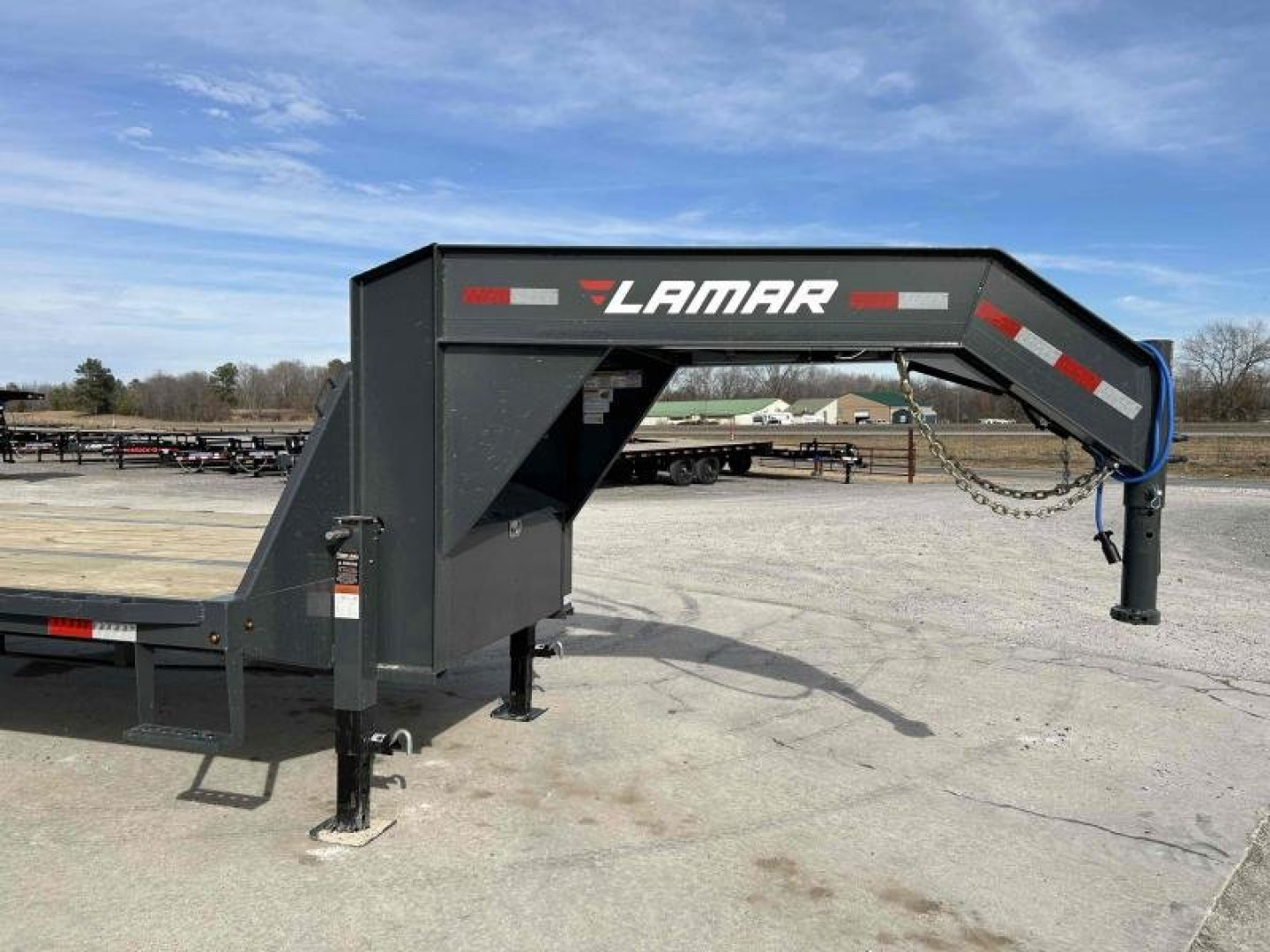 New 2024 Lamar 102" x 32' 22k Gooseneck Trailer