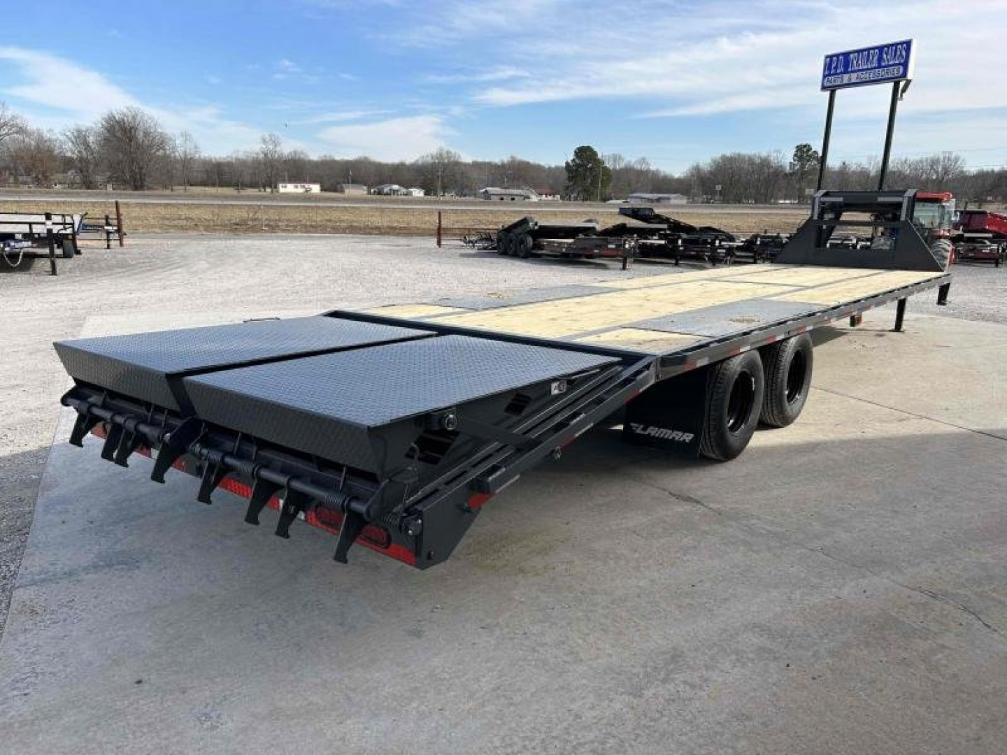 New 2024 Lamar 102" x 32' 22k Gooseneck Trailer