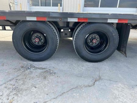 New 2024 Lamar 102" x 32' 22k Gooseneck Trailer