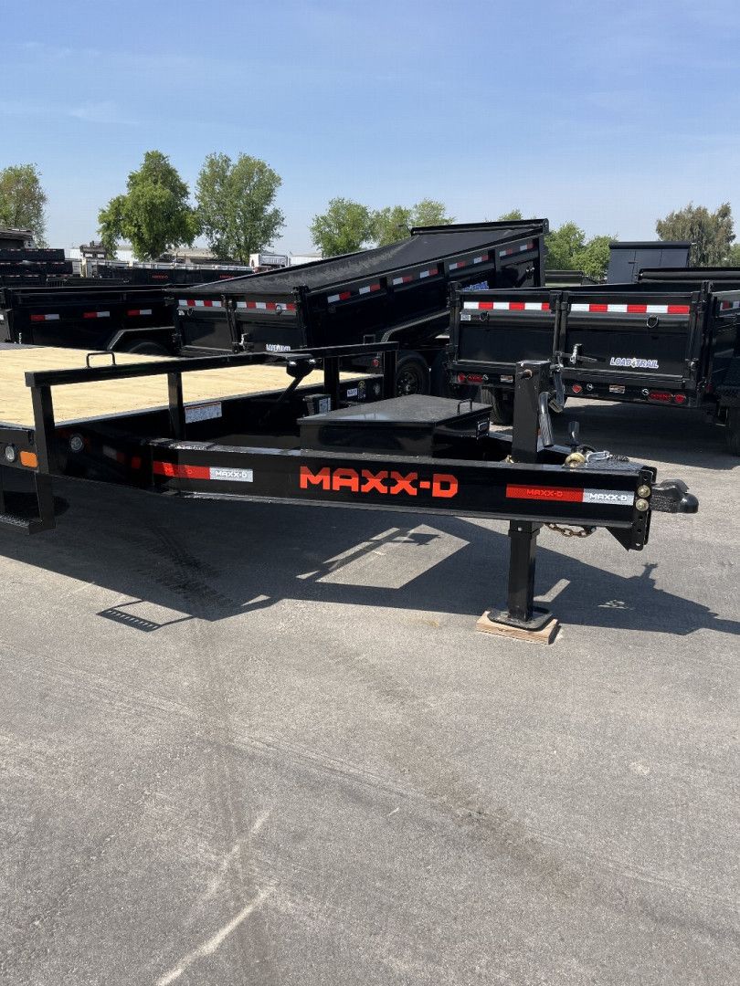 New 2025 MAXX-D DOX10220 Deckover Trailer