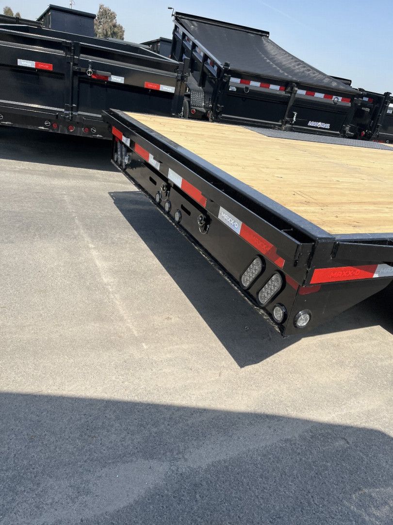 New 2025 MAXX-D DOX10220 Deckover Trailer