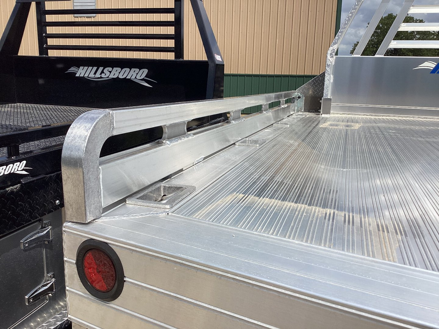 New 2025 Hillsboro 4000 Series Fits Dually, Longbed Trucks