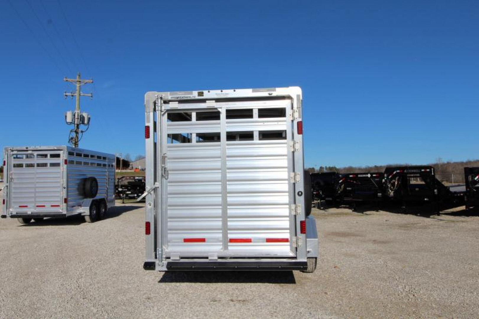 2023 Featherlite 8107-6716 photo 4