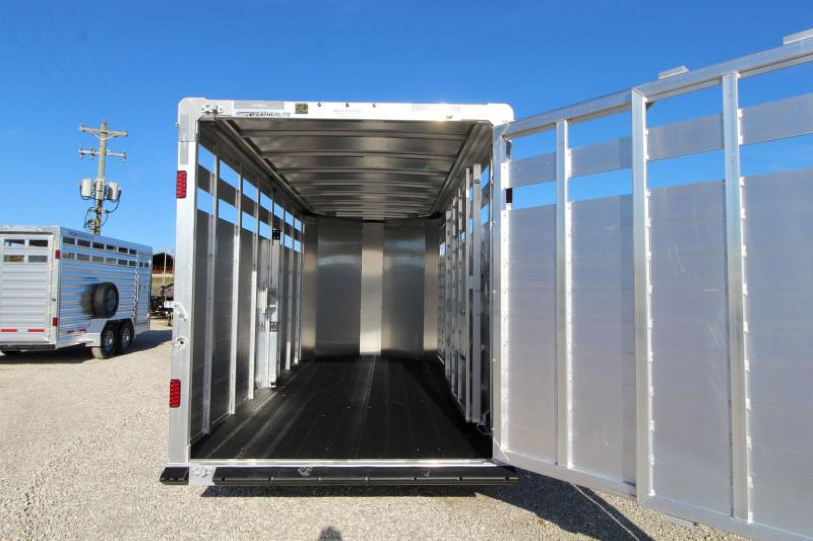 2023 Featherlite 8107-6716 photo 6