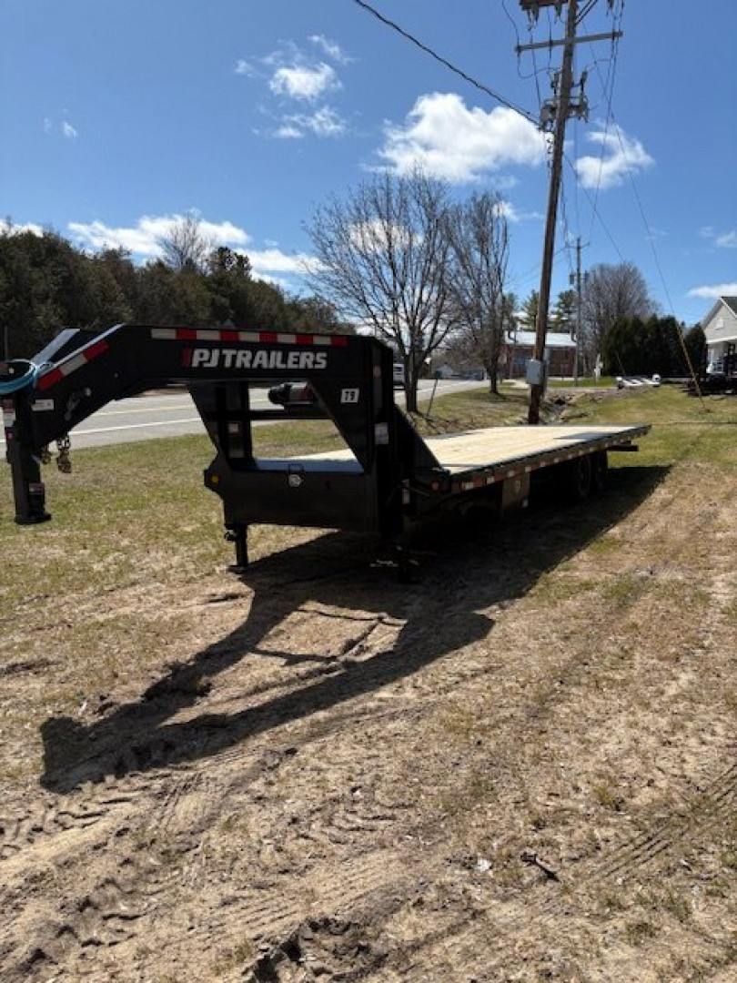 New PJ Trailers 102" x 26' T9 Deckover Power Tilt