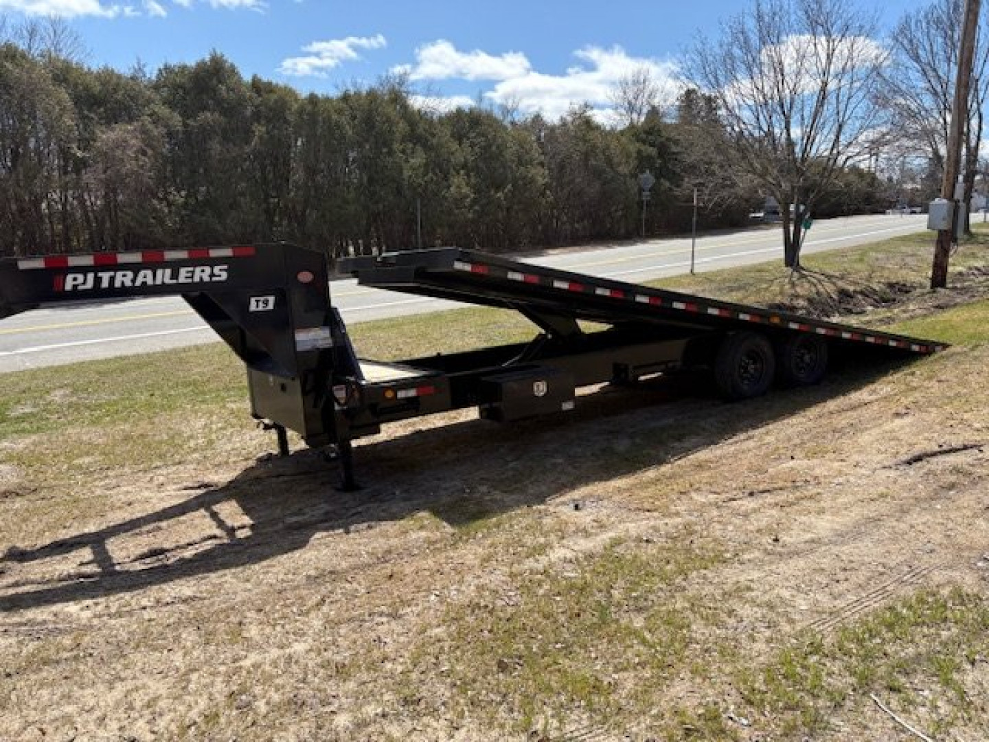 New PJ Trailers 102" x 26' T9 Deckover Power Tilt