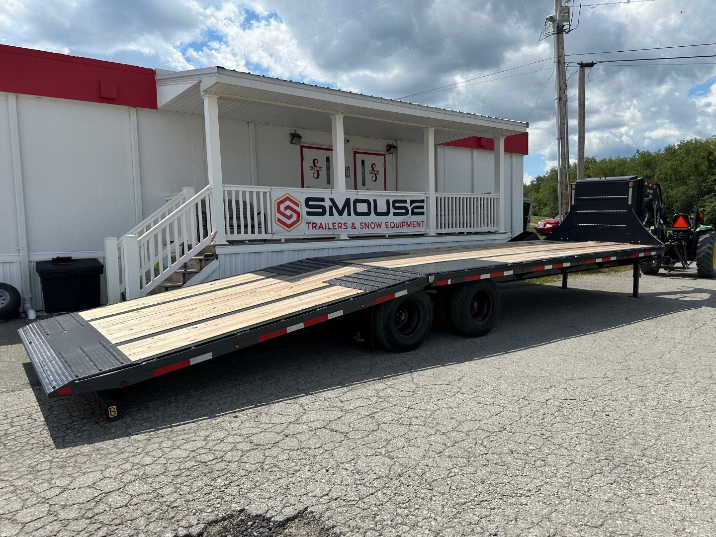 New 2025 Belmont 32' Gooseneck Deckover w/ 12' Hydraulic Dove Tail (PRICE DROP!!)