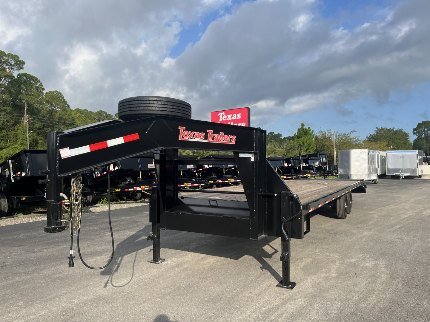 9×35 Equipment Flatbed Trailer photo 2