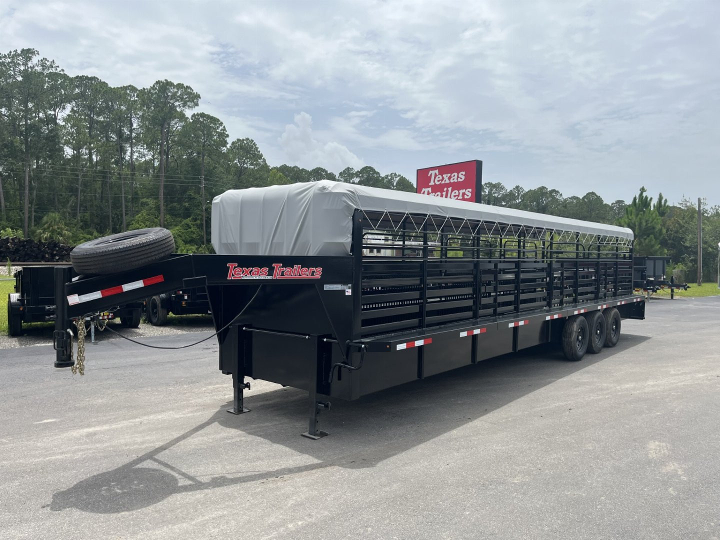 7×32 Horse Livestock Trailer