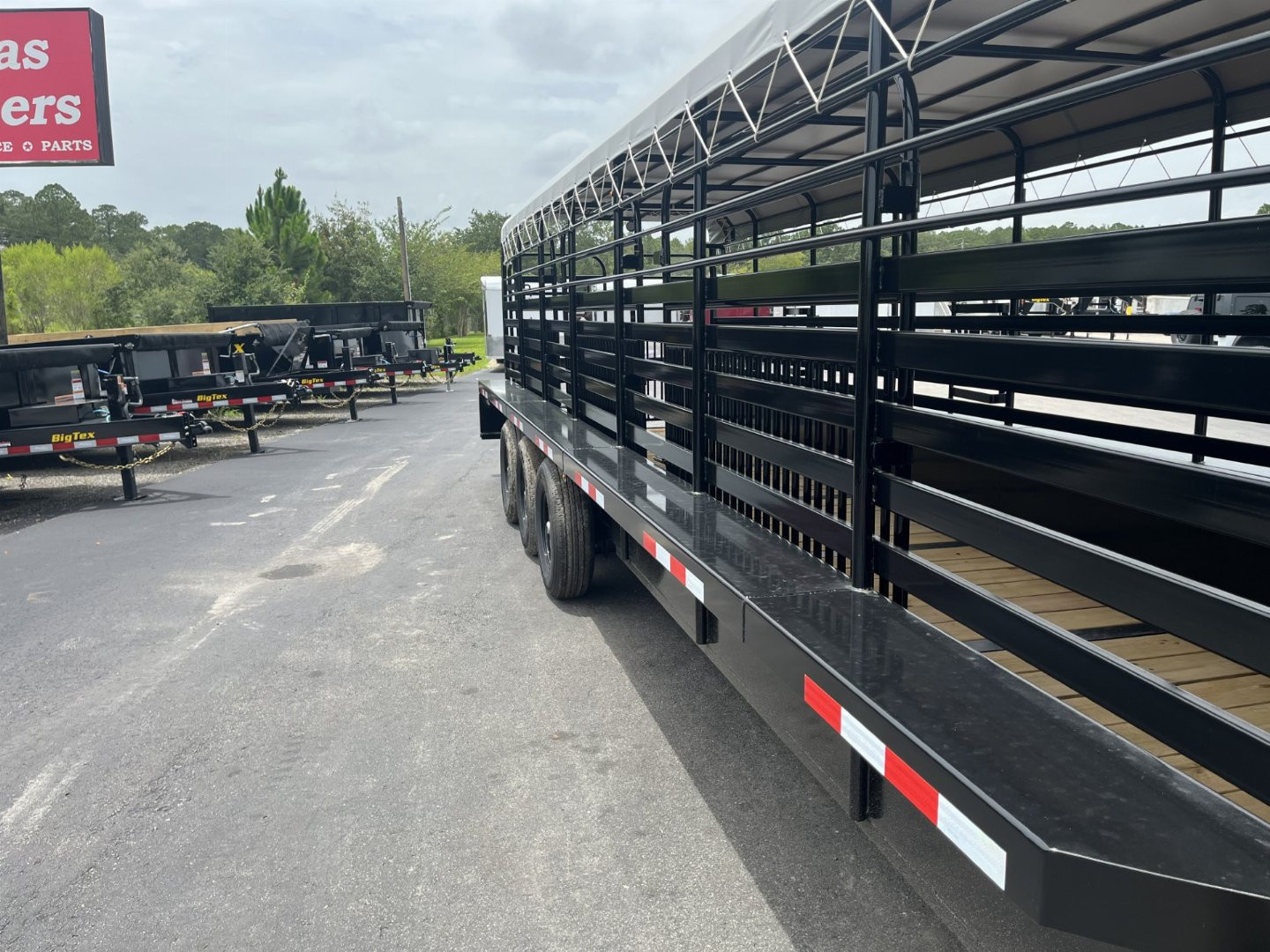 7×32 Horse Livestock Trailer photo 6