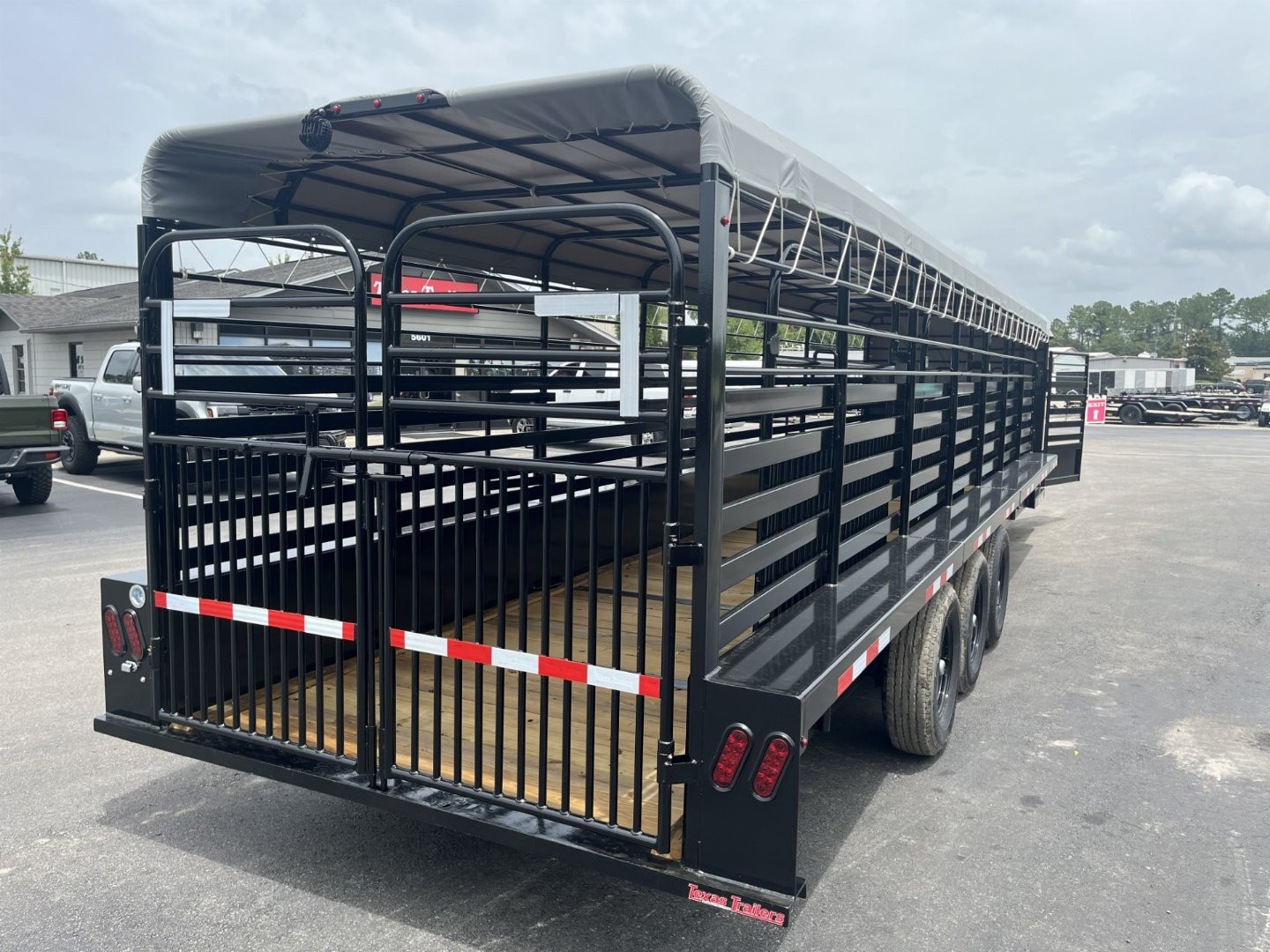7×32 Horse Livestock Trailer photo 7