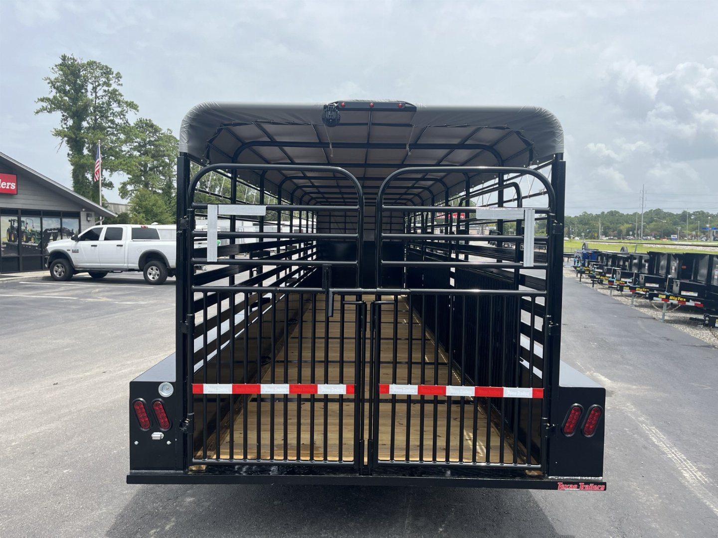 7×32 Horse Livestock Trailer photo 8