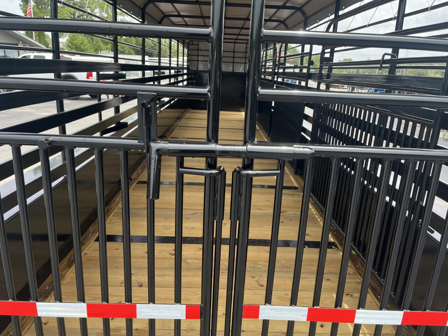 7×32 Horse Livestock Trailer photo 9