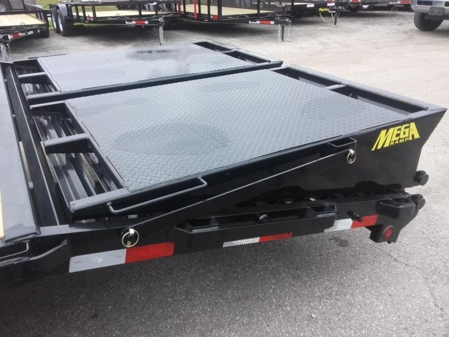 New 16GN-40D5A-MRBK BIG TEX 8.5' X 40' GOOSENECK FLAT BED W/ MEGA RAMPS & FREE SPARE TIRE *NON-CDL*
