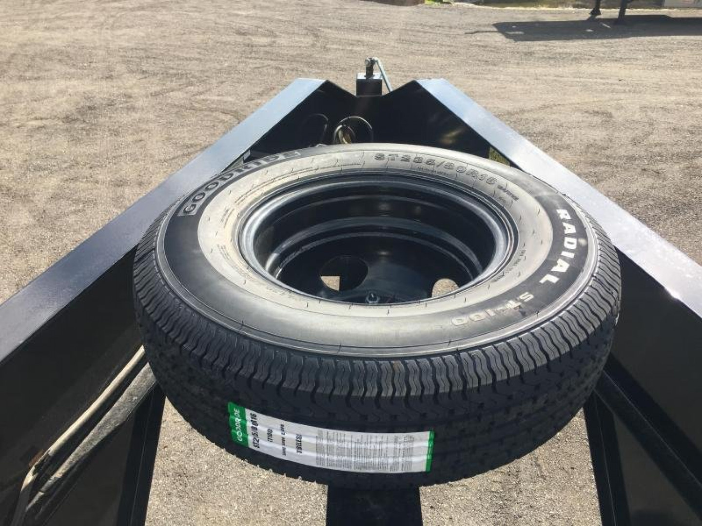 New 25GN-35D5A-MRBK BIG TEX 8.5' X 35' FLATBED TRAILER W/ UPGRADED TIRES