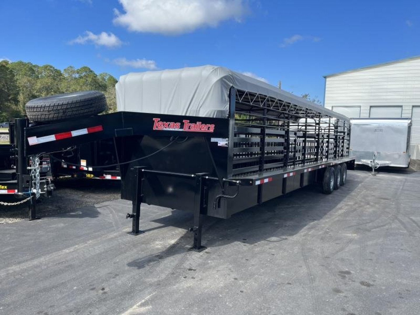 7×32 Horse Livestock Trailer
